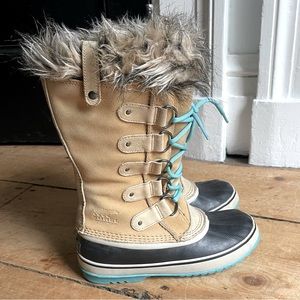 Sorel, Joan Of Arc size 9 natural leather turquoise, laces, and bottoms